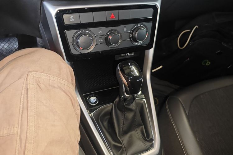 Volkswagen T-Cross 2023 car image #24