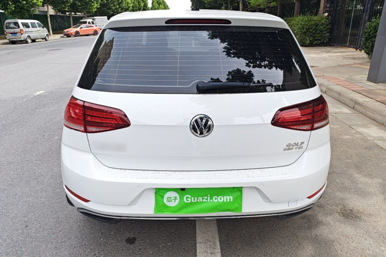 Volkswagen Golf 2018 car image #6