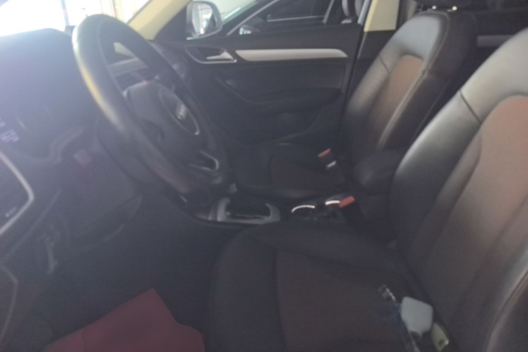 Audi Q3 2019 car image #15