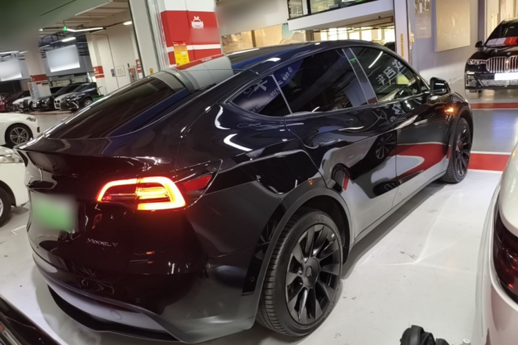 Tesla Model Y 2023 #7 Tesla Model Y 2023 car image #7