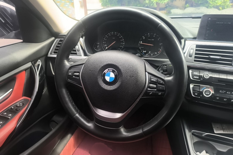 BMW 3 Series 2018 car image #11