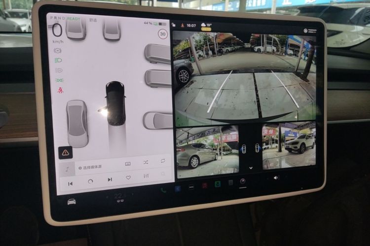 Tesla Model 3 2021 car image #13