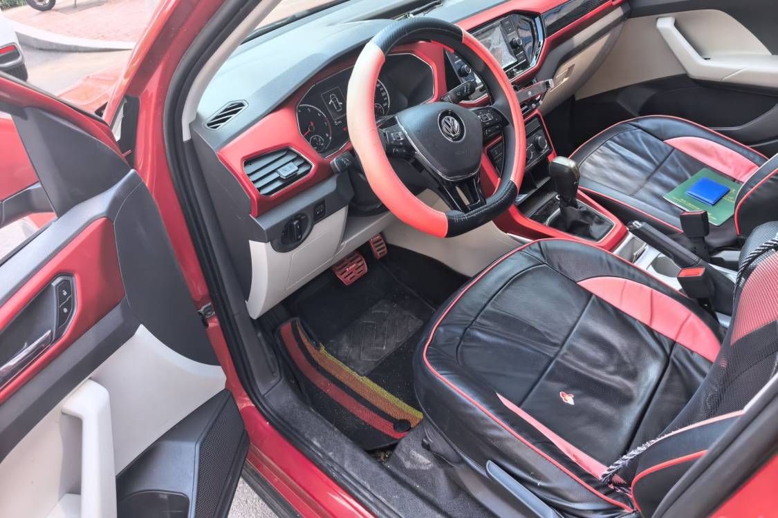 Volkswagen T-Cross 2019 #23 Volkswagen T-Cross 2019 car image #23