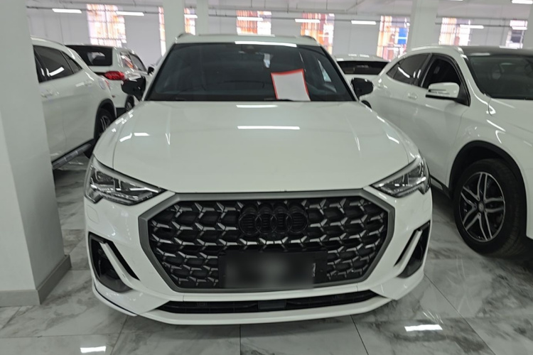 Audi Q3 2023 car image #3