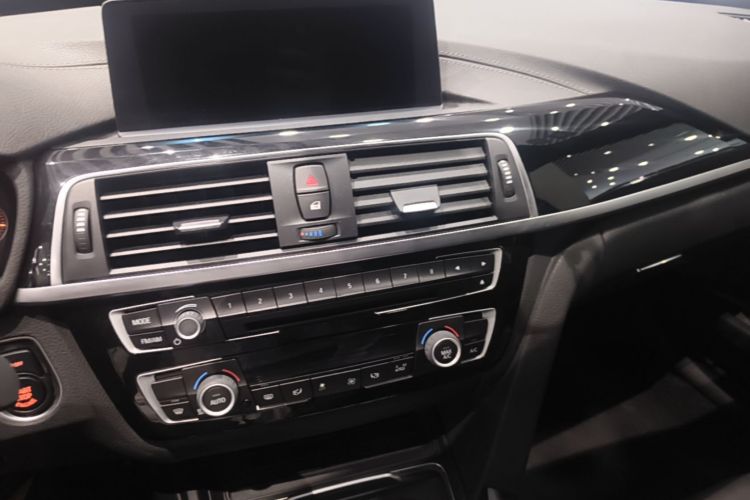 BMW 3 Series GT 2019 car image #17