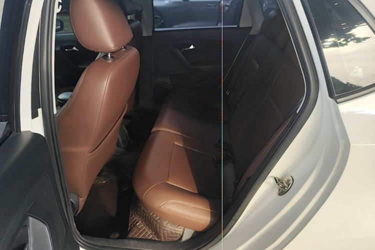 Volkswagen Polo 2017 car image #17