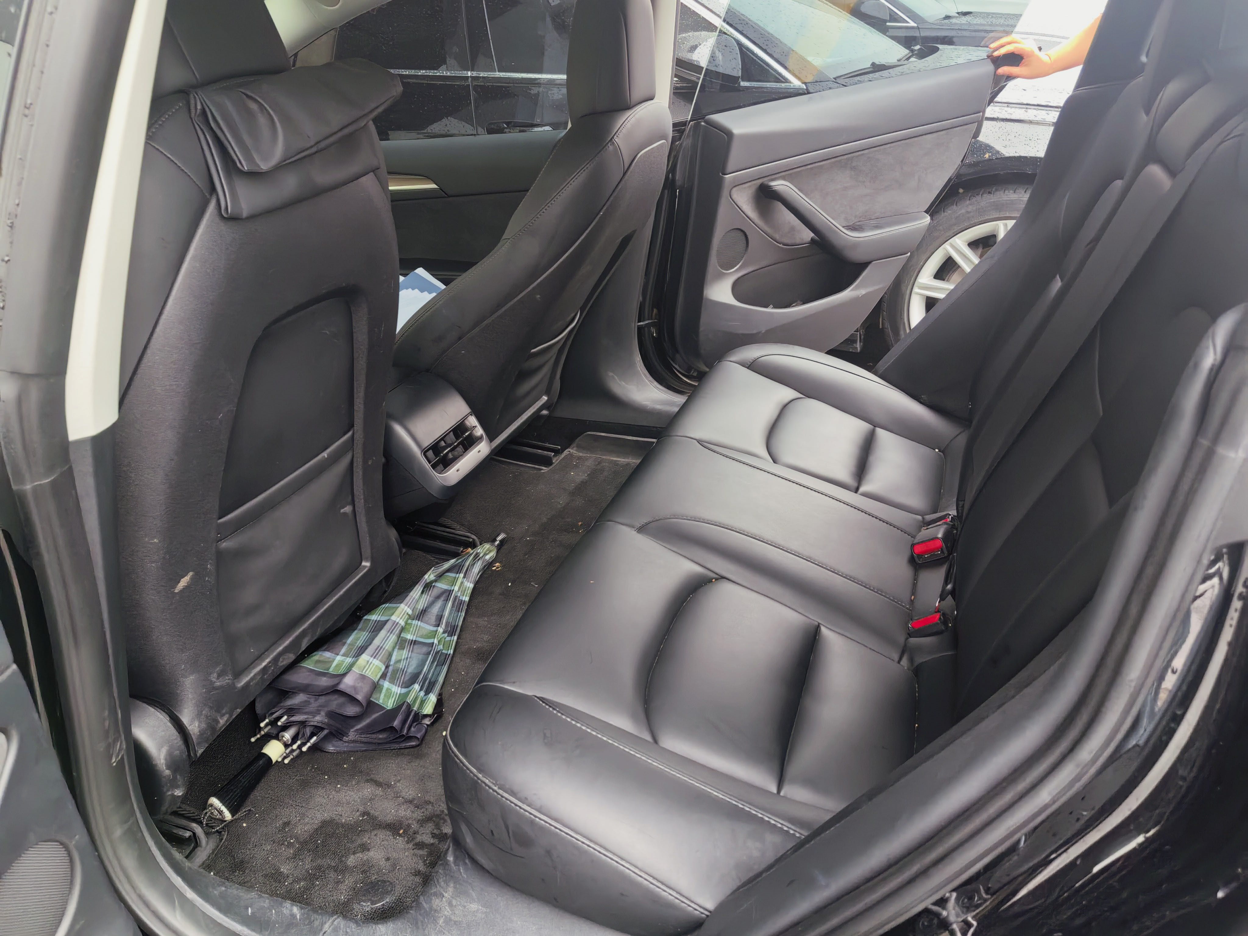 Tesla Model 3 2023 car image #3