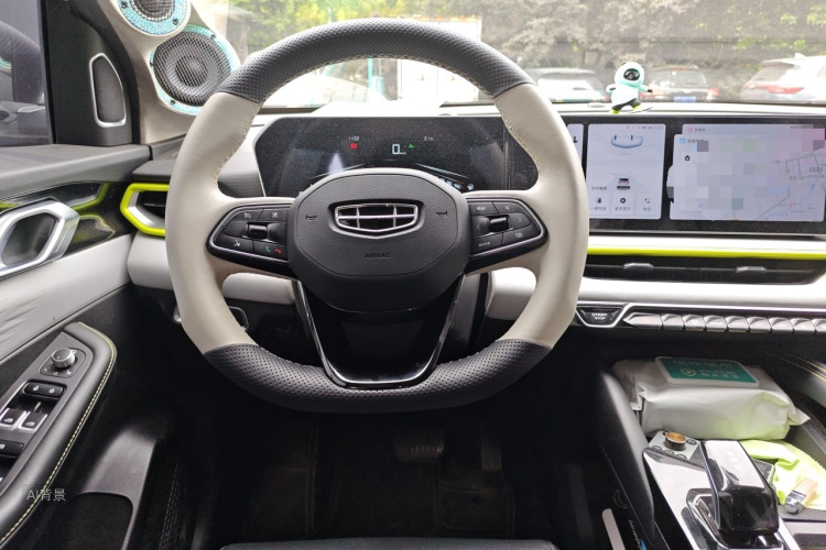 GEELY Coolray 2022 car image #12