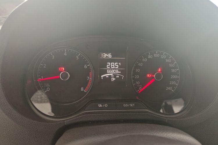 Volkswagen Polo 2018 car image #12