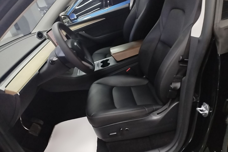 Tesla Model Y 2023 #15 Tesla Model Y 2023 car image #15