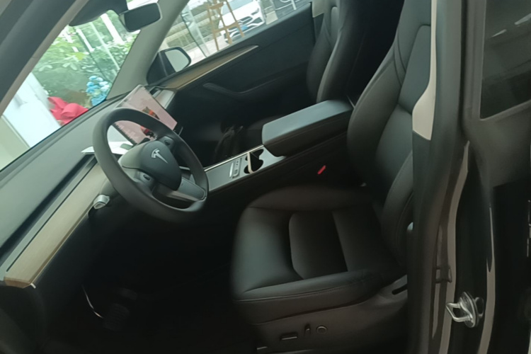 Tesla Model Y 2022 #19 Tesla Model Y 2022 car image #19