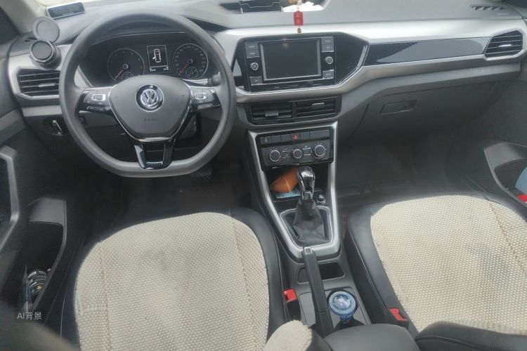 Volkswagen T-Cross 2020 #11 Volkswagen T-Cross 2020 car image #11