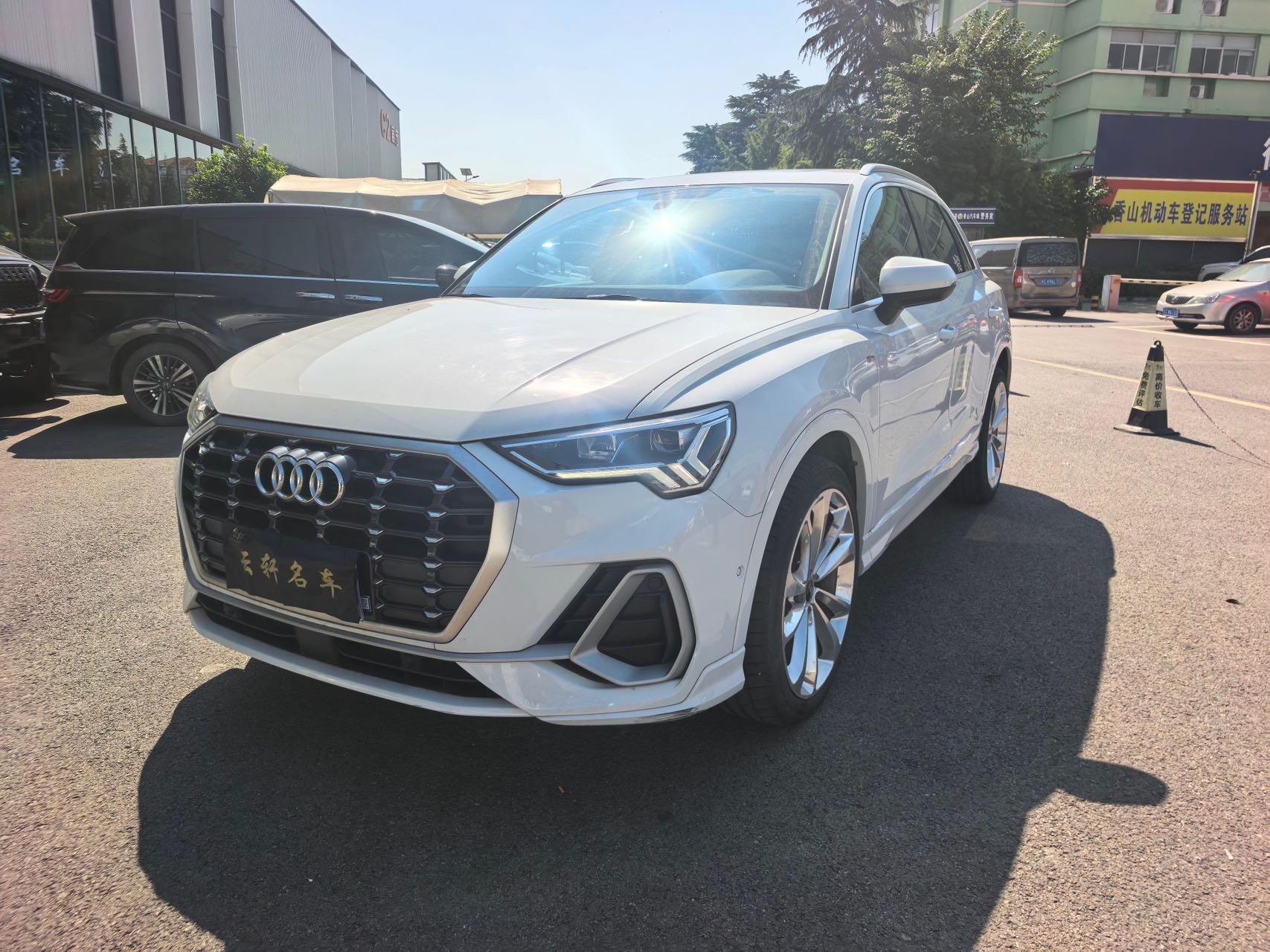 Audi Q3 2021 car image 