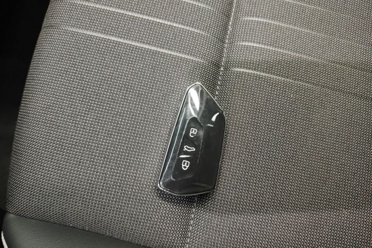 Volkswagen Golf 2021 car image #9