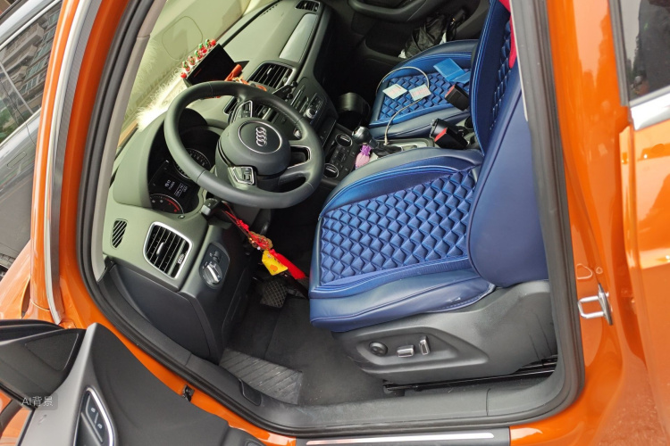 Audi Q3 2018 car image #17