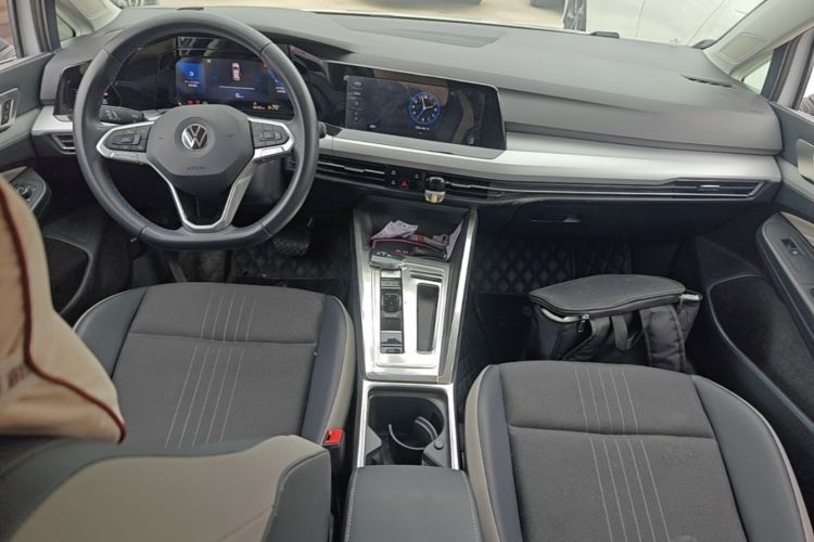 Volkswagen Golf 2021 car image #11