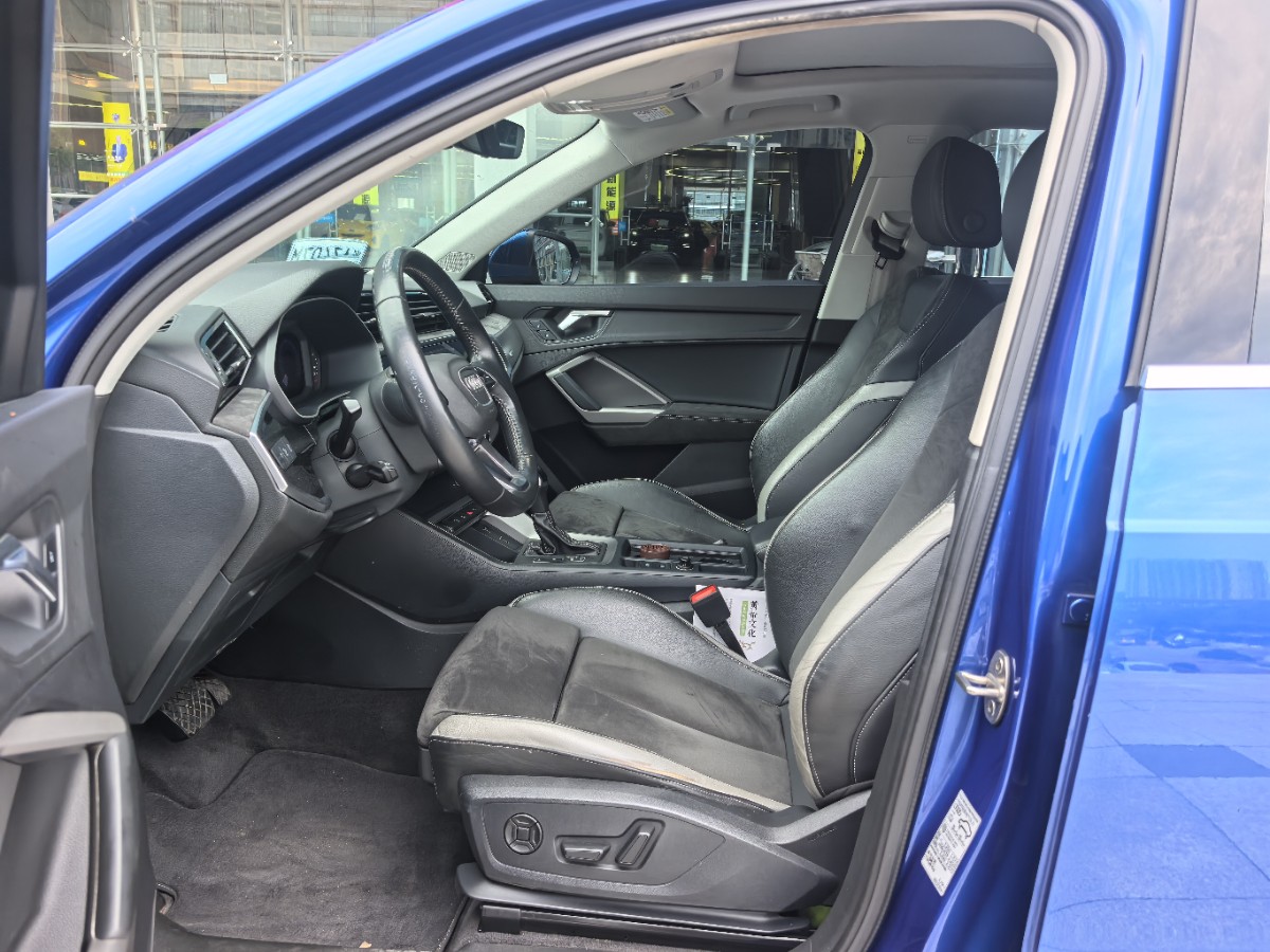 Audi Q3 2021 car image #3