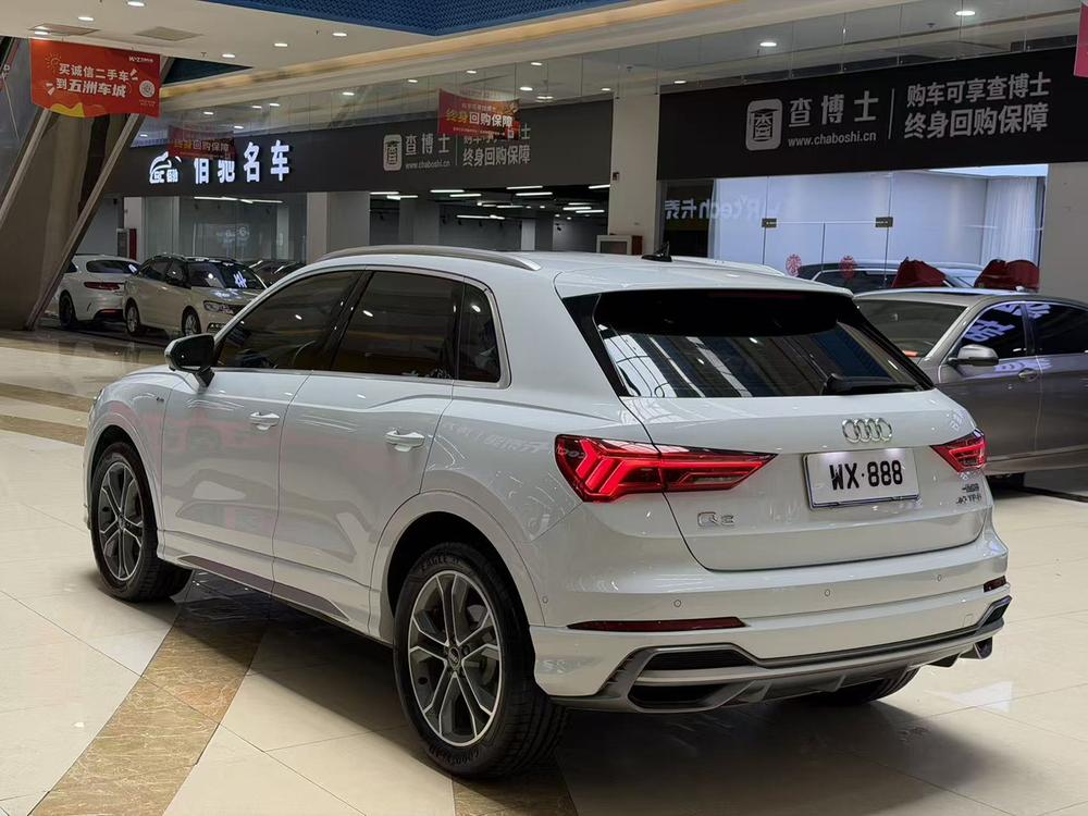 Audi Q3 2022 car image #3