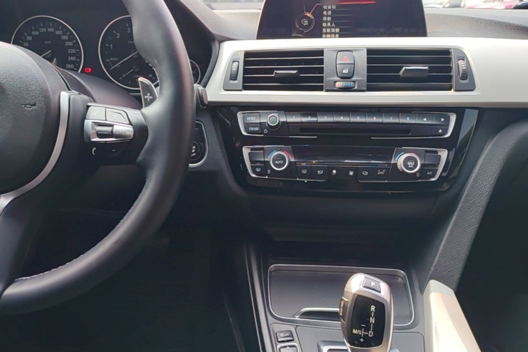 BMW 3 Series 2016 immagine di auto #10