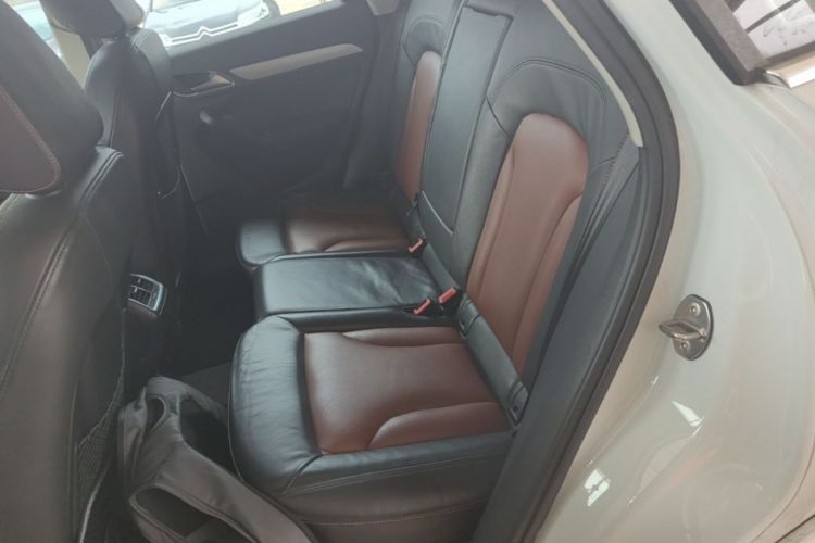 Audi Q3 2017 car image #17
