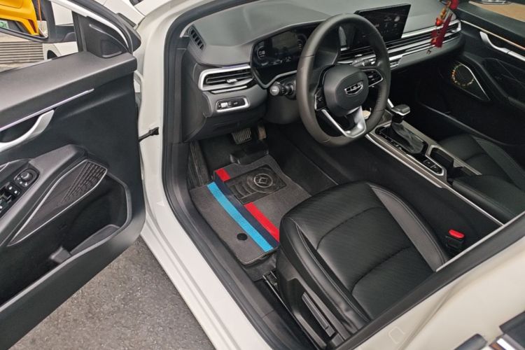 GEELY Emgrand 2023 car image #16