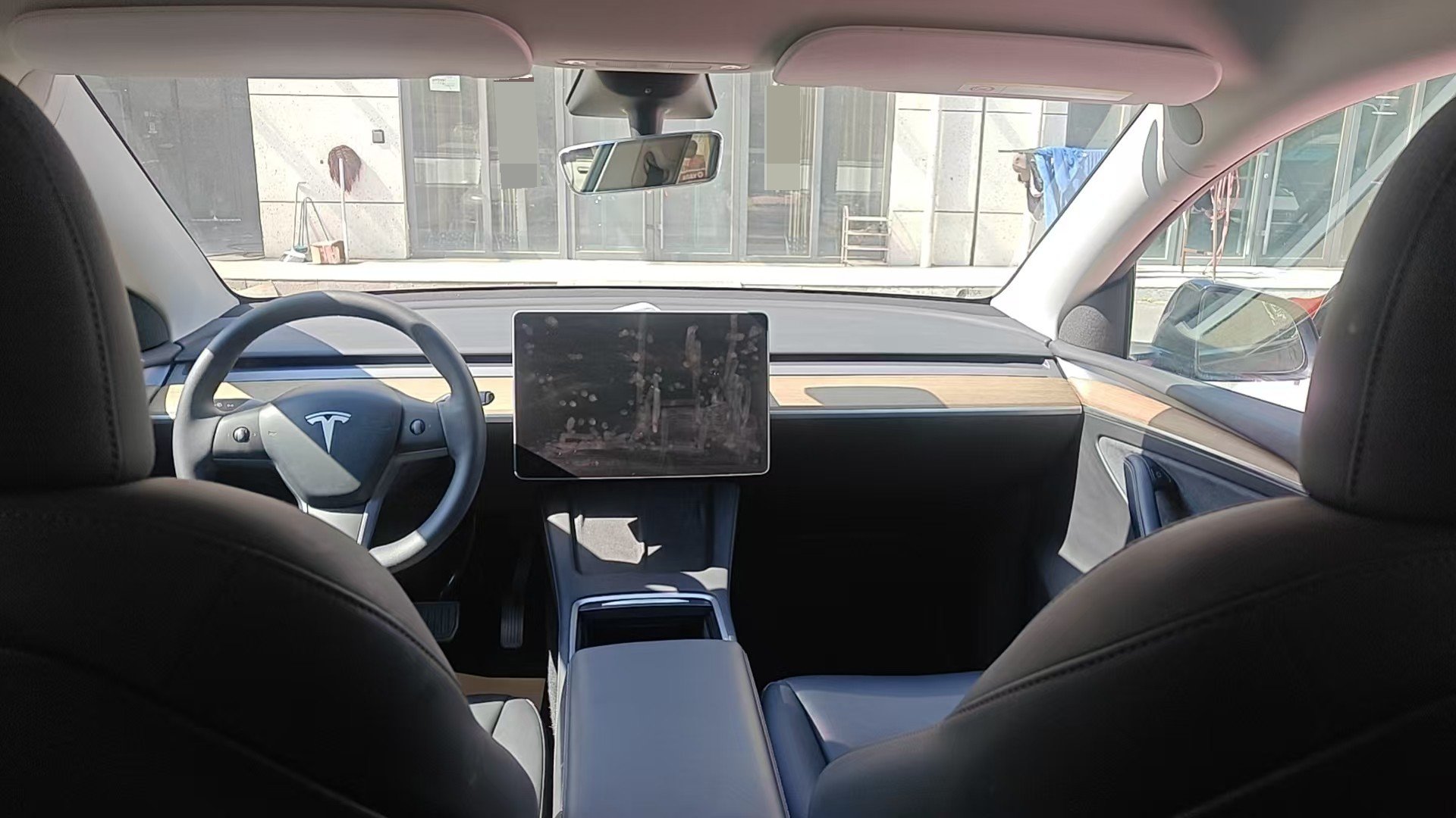 Tesla Model Y 2023 #2 Tesla Model Y 2023 car image #2