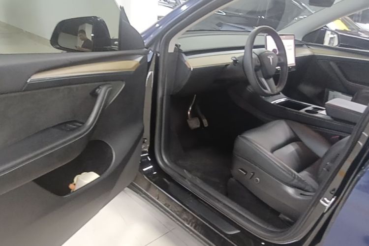 Tesla Model Y 2023 #16 Tesla Model Y 2023 car image #16