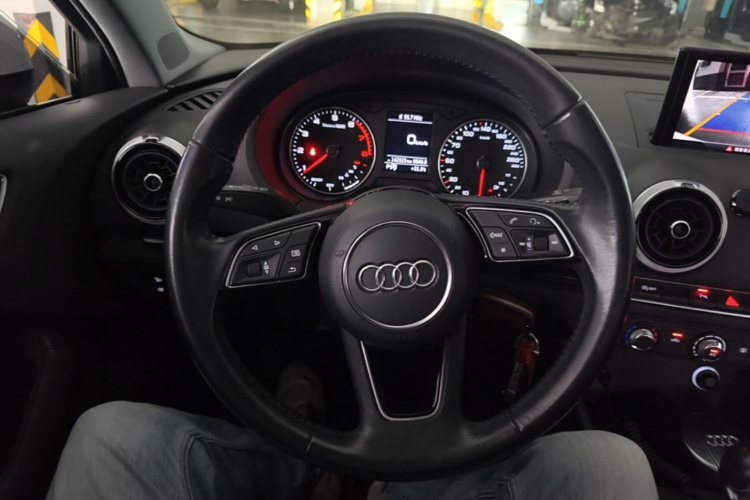 Audi A3 2018 car image #12