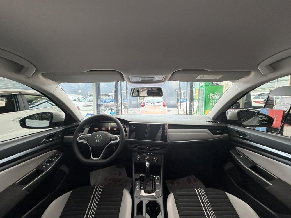Volkswagen Bora 2024 immagine di auto #12