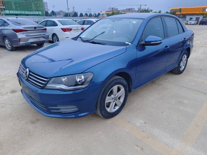 Volkswagen Bora 2013 car image 