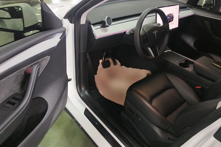 Tesla Model Y 2024 #16 Tesla Model Y 2024 car image #16