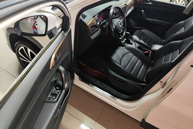 Volkswagen Tharu 2021 car image #16