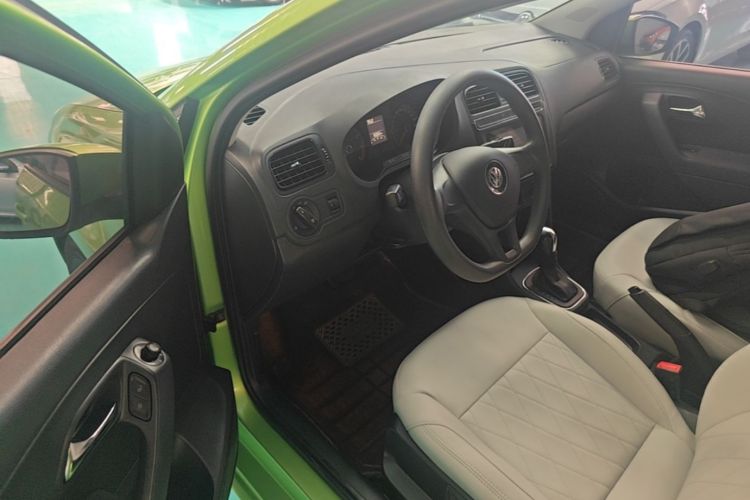 Volkswagen Polo 2018 car image #16