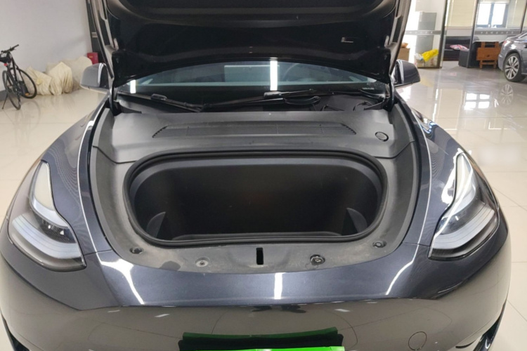 Tesla Model Y 2024 car image #20