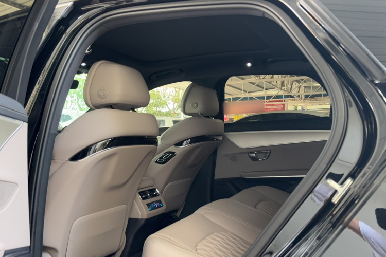 BYD Han 2025 car image #19
