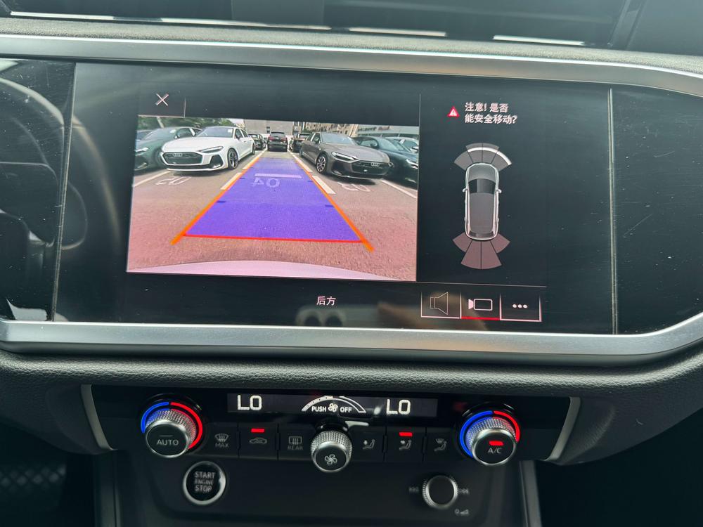 Audi Q3 2021 car image #17