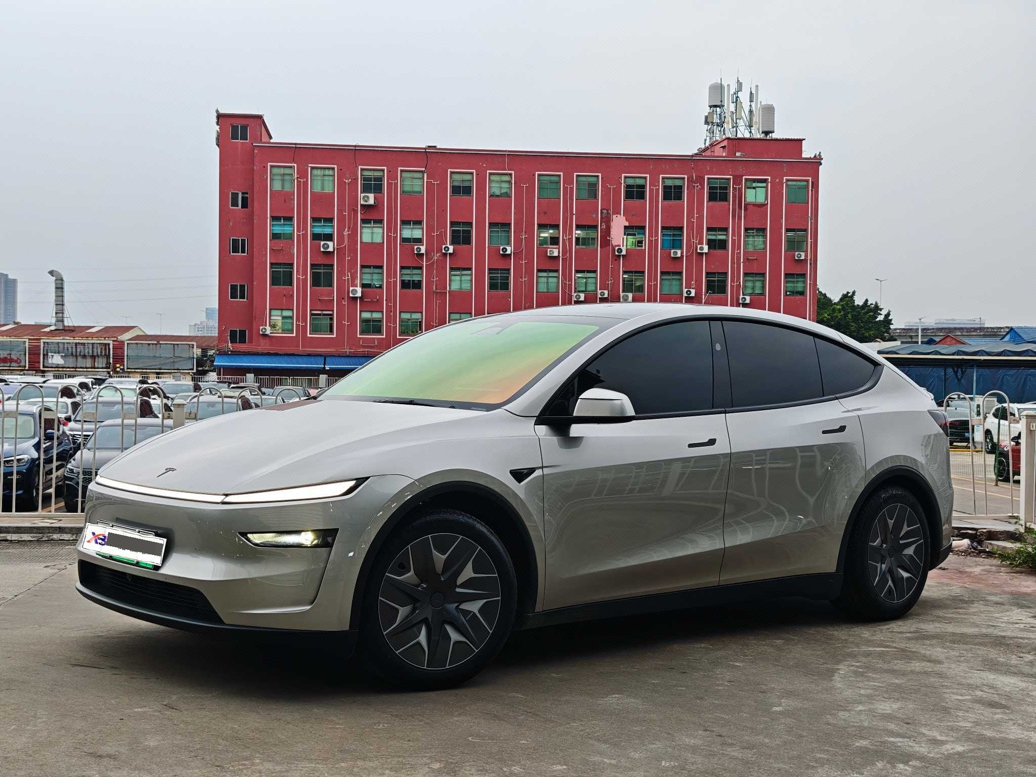 Tesla Model Y 2025 car image 