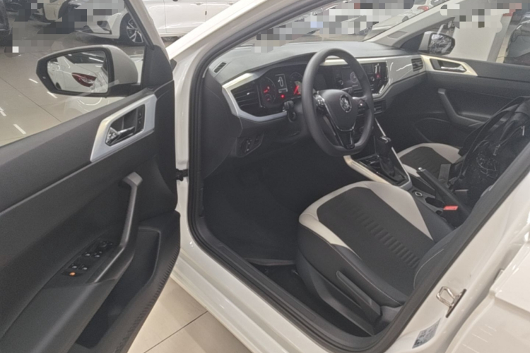 Volkswagen Polo 2020 car image #16