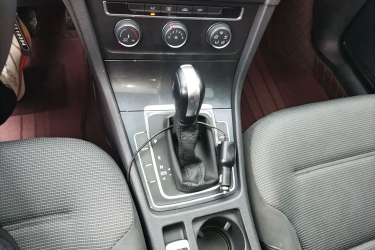 Volkswagen Golf 2019 car image #14