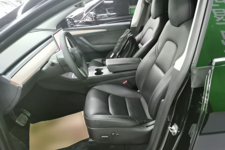 Tesla Model Y 2021 #15 Tesla Model Y 2021 car image #15