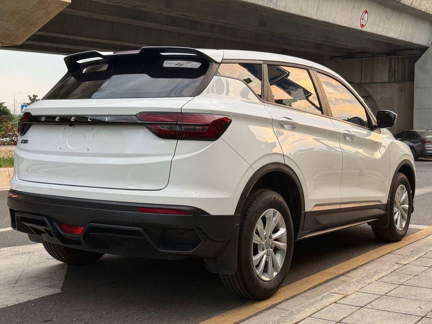 GEELY Coolray 2025 #12 GEELY Coolray 2025 car image #12