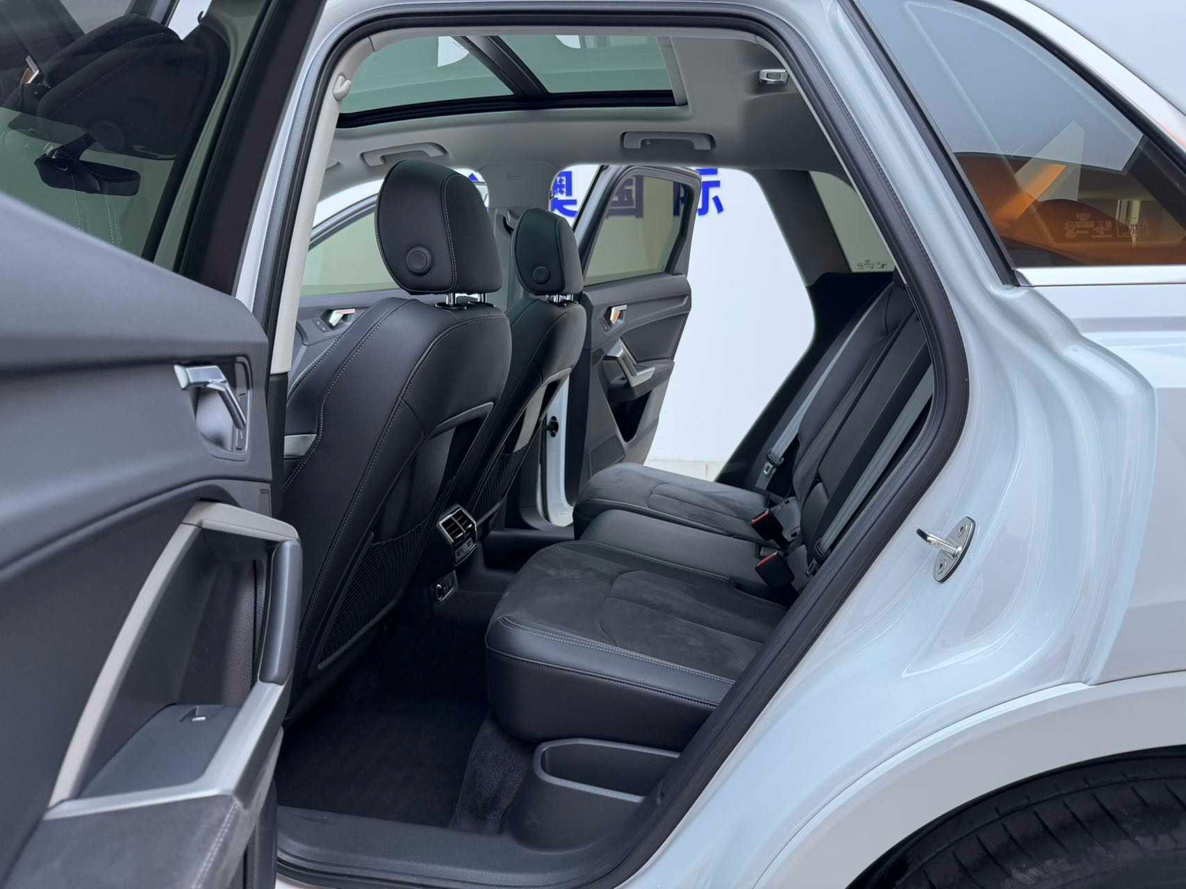 Audi Q3 2022 car image #10