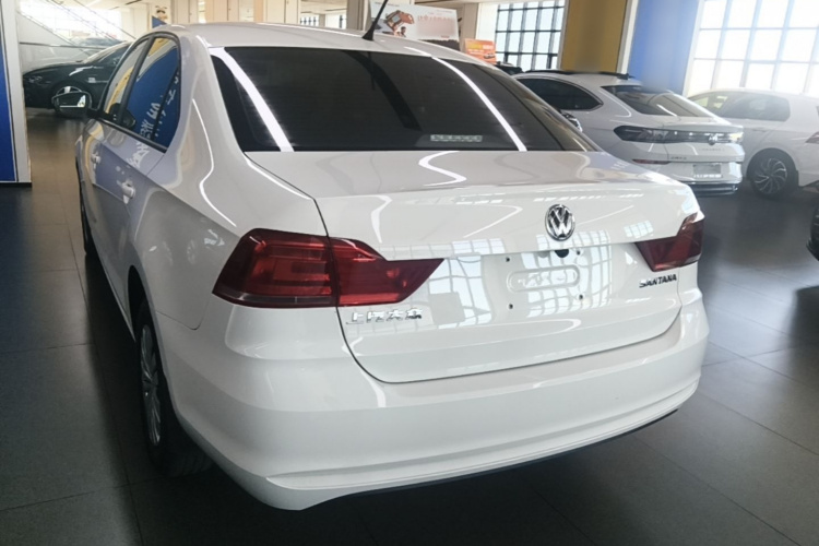 Volkswagen Santana 2023 صورة سيارة #7