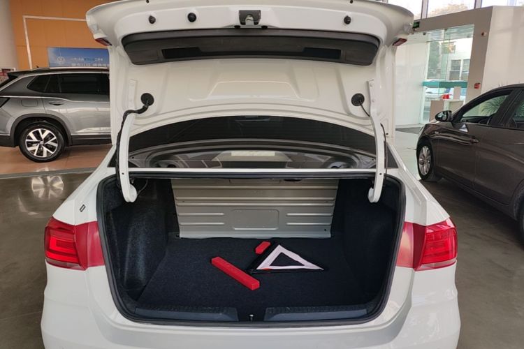 Volkswagen Santana 2020 car image #19