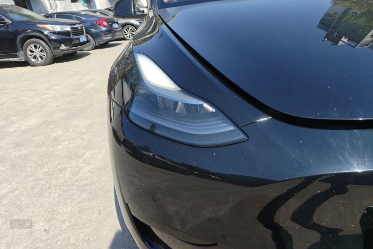 Tesla Model Y 2023 immagine di auto #8