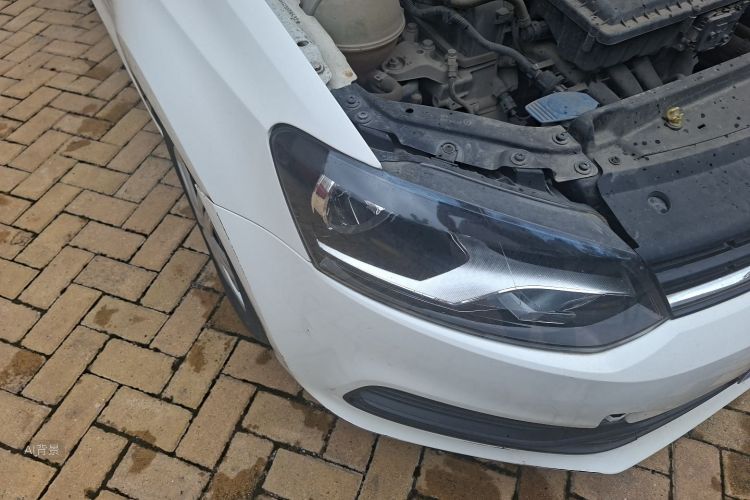 Volkswagen Polo 2015 car image #8