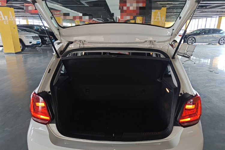 Volkswagen Polo 2017 car image #19