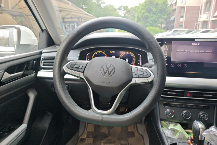 Volkswagen Lavida 2026 car image #11
