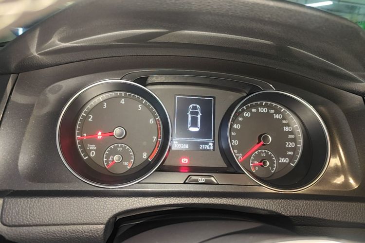 Volkswagen Golf 2017 car image #19
