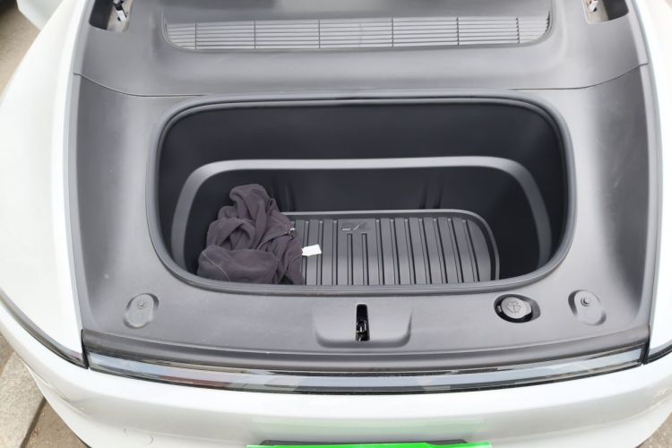 Tesla Model Y 2025 #18 Tesla Model Y 2025 car image #18